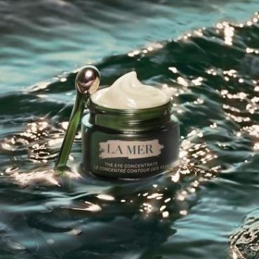 强韧淡纹 年轻眼界——LA MER海蓝之谜浓缩密集修护眼霜